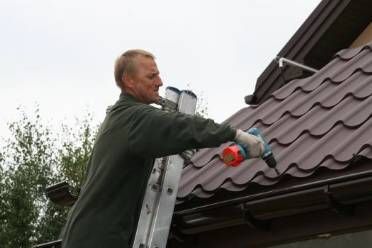 Монтаж металлочерепицы как лучшего материала для крыши
