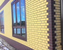 Фасадные панели Альта Профиль Кирпич клинкерный Желтый пример работ 4 фото